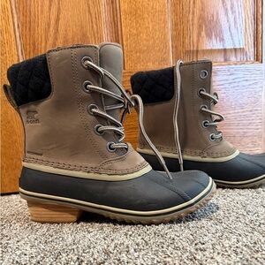 SOREL winter boots size 8 New.